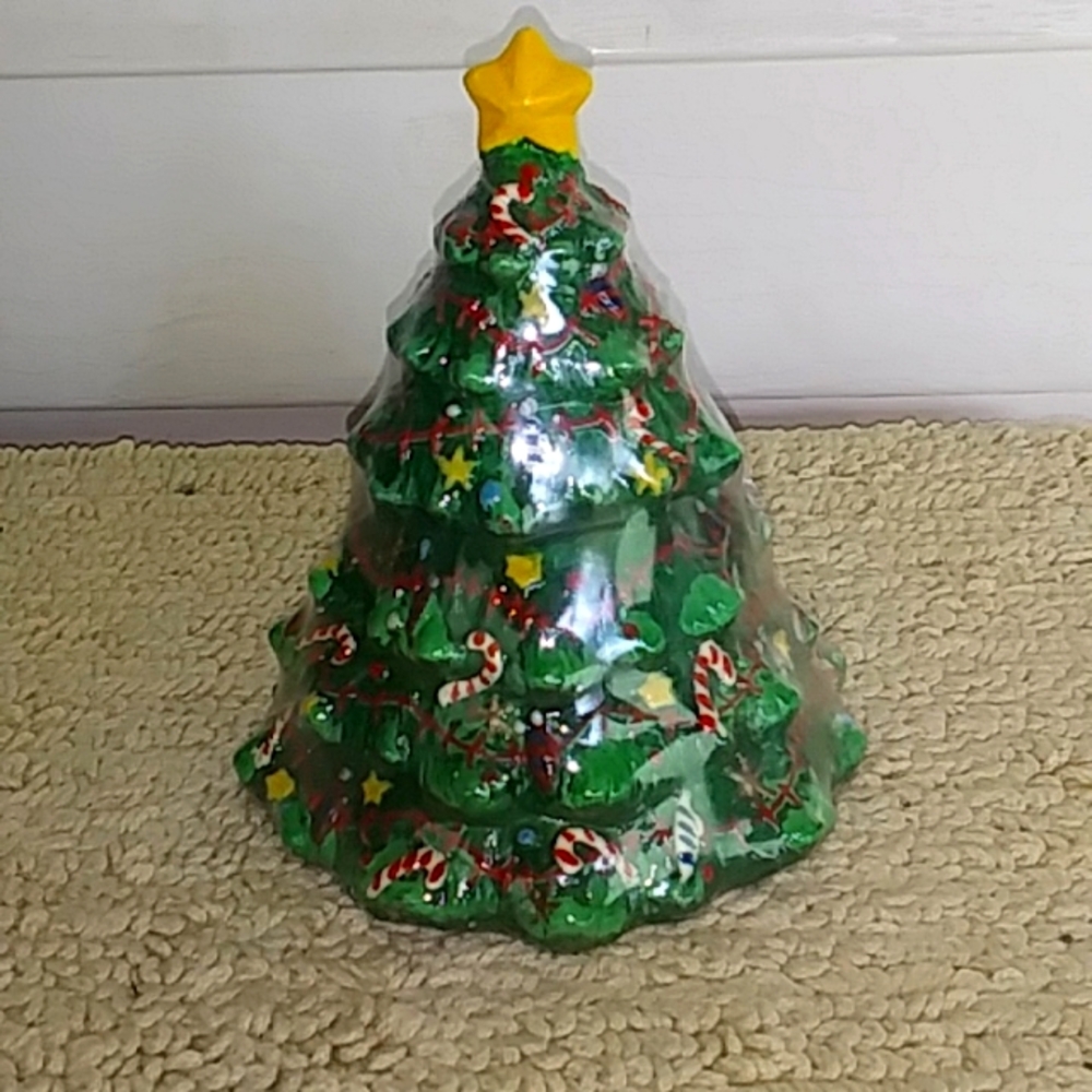 8.3 oz ceramic Christmas tree candle